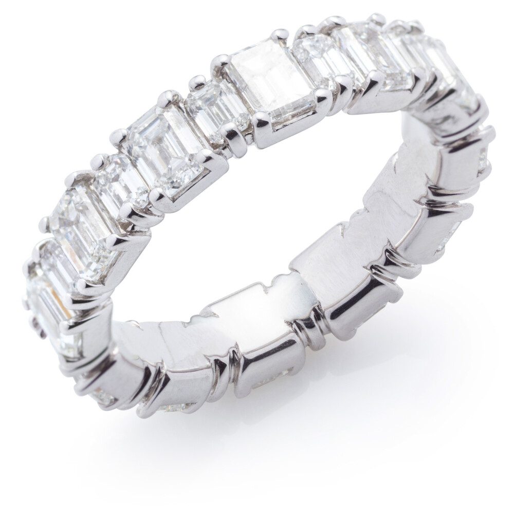 Alternating Size Emerlad Diamond Eternity Ring