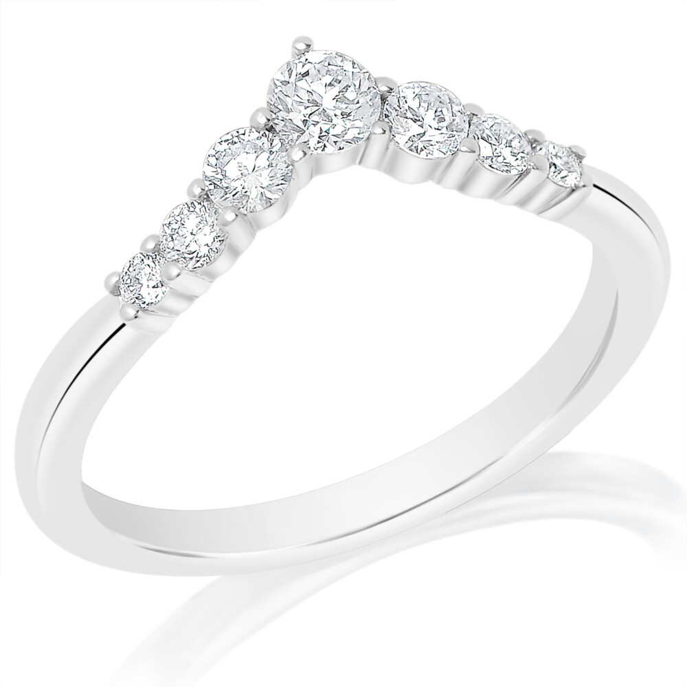 Graduating Diamond Curved Band