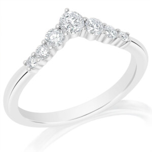 Graduating Diamond Curved Band