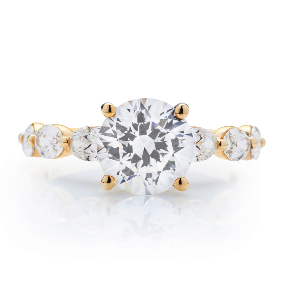 Round Diamond Oval Single Shared Prong Engagement Ring