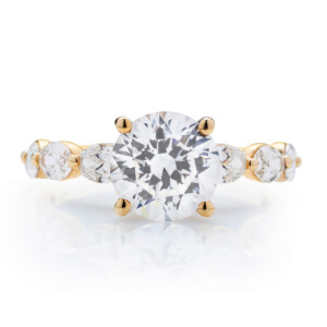 Round Diamond Oval Single Shared Prong Engagement Ring